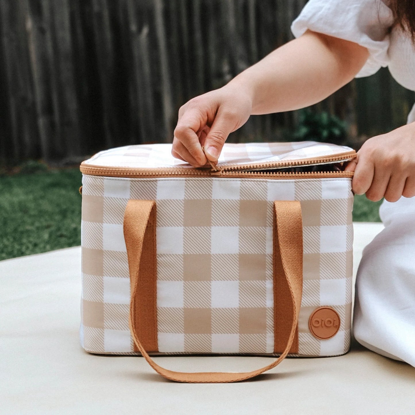 OiOi | Maxi Insulated Lunch Bag | Beige Gingham