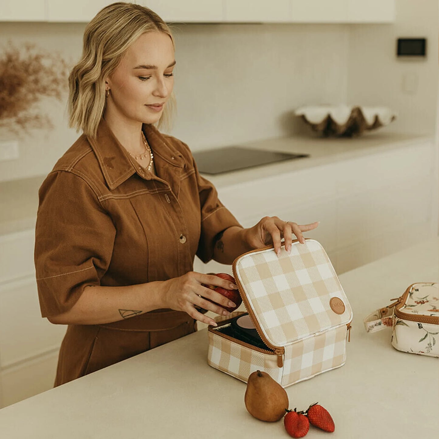 OiOi | Mini Insulated Lunch Bag | Beige Gingham