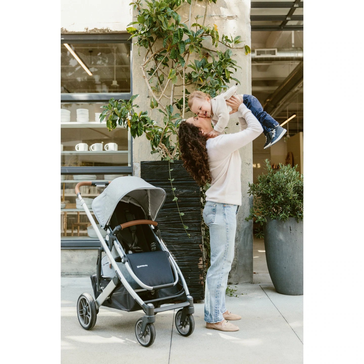 Uppbaby Cruz V3, Cybex Cloud T i-size Capsule and Base Bundle