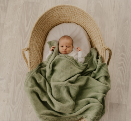 Gorgeous Heirloom scalloped edge baby blank in the colour pistachio