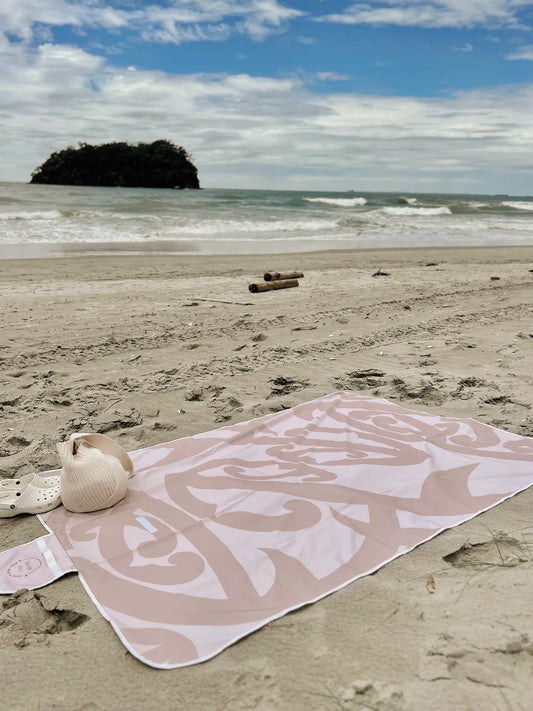 The Pēpi Pozy | Tāwharau Picnic Blanket