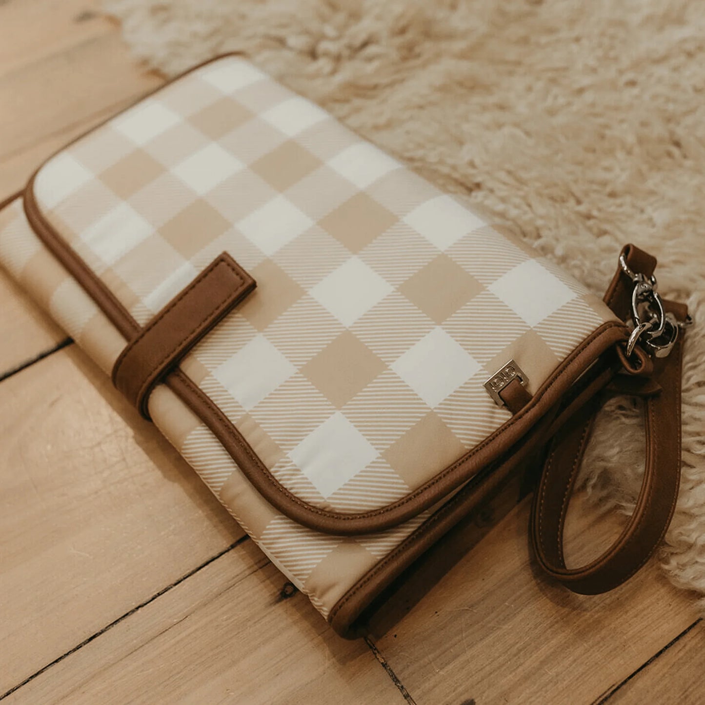 OiOi | Changing Mat - Clutch with Storage Pockets  | Beige Gingham